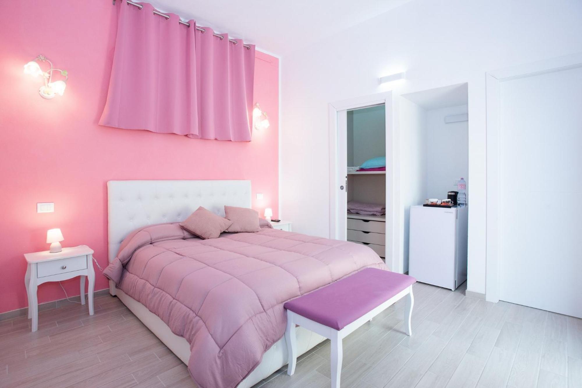 Affittacamere Le Rondini Domus De Maria Bagian luar foto