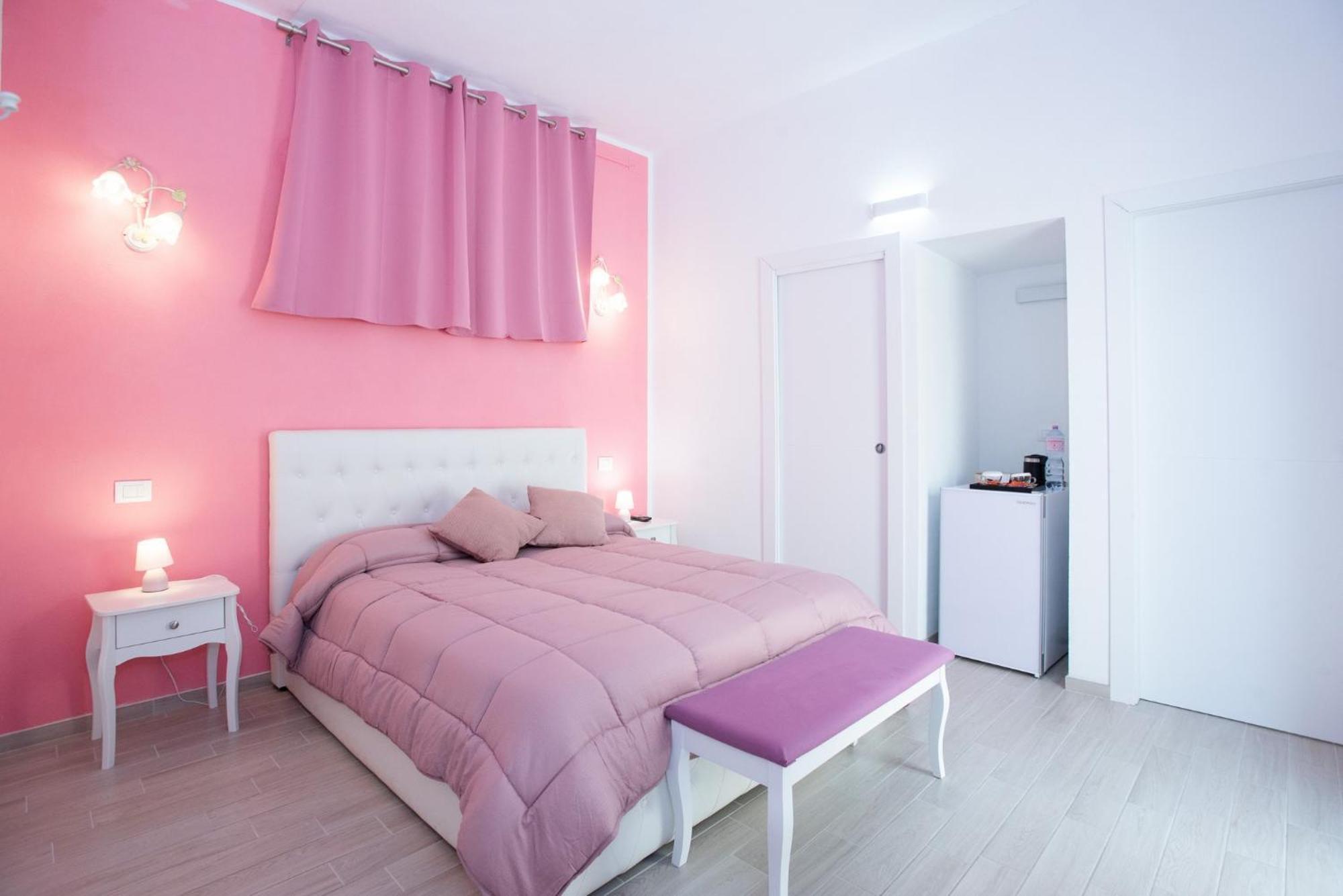 Affittacamere Le Rondini Domus De Maria Bagian luar foto